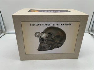 Cracker Barrel Keramik 6,5 Zoll Halloween Totenkopf Salz + Pfeffer Set AA02B60010 - Bild 1 von 12