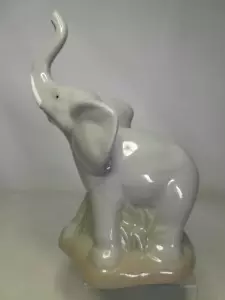 Figura Porcelanas Miquel Requena TROMPETA BEBÉ ELEFANTE 7.1" 18.2cm 6 Fotos - Imagen 1 de 6