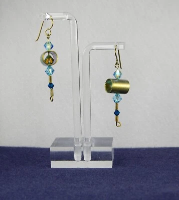 PENDIENTES DE TITANIO Y NIOBIO HECHOS CON CRISTAL SWARVOSKI Foto 1 de 2