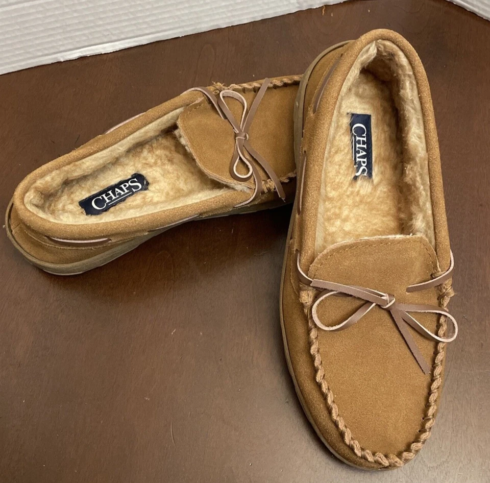 Zapatillas Chaps Para Hombre Medianas 8-9 Cuero Gamuza Genuino Mocasín Tostado Piel Sintética Forradas Foto 1 de 4