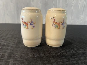 Vintage Needle Point Leaf Design with Gold Trim Salt and Pepper Shakers - Picture 1 of 3