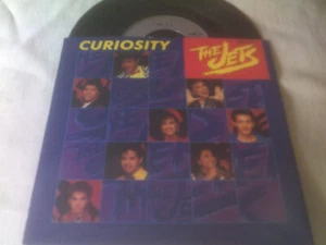 THE JETS - CURIOSITY - VINYL 7" SINGLE - Bild 1 von 2
