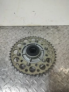 SUZUKI GSXR 600 750 1996-1999 OEM BUJE TRASERO Y MONTAJE DE PIÑÓN - Imagen 1 de 6