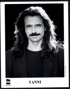 8 x 10 Foto * YANNI Photo by Lynn Goldsmith Private Music - Bild 1 von 3