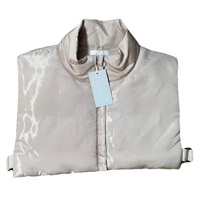 Chaleco Corto COS Talla Única Beige Brillante Nuevo con Etiquetas Cremallera Lados Ajustables Foto 1 de 4