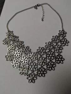 Silver Tone Metal Flower Statement Necklace Rhinestone Charming Charlie 15" Bib - Picture 1 of 4