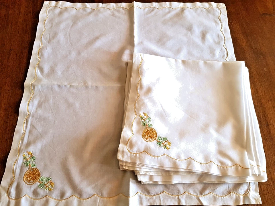 8 Serviettes de table début XXe en fil brodée - 49 cm x 49 cm - Photo 1/3