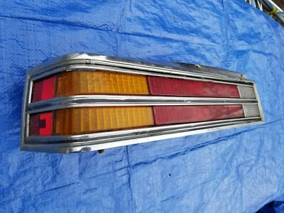 Luz trasera izquierda Buick Skylark Limited 1981 Lado del conductor. Anuncio #2. Usado Foto 1 de 4