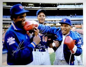 MIKE TYSON DWIGHT GOODEN DARRYL ERDBEERE SIGNIERT BECKETT 16X20 FOTO AUTOGRAMM. - Bild 1 von 3