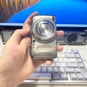 Fujifilm CCD F600 EXR Silver 16MP 15x Zoom EXR Digital Camera Silver Tested - Picture 1 of 2