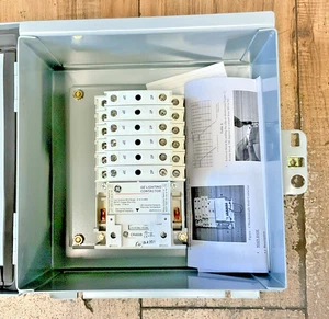 GENERAL ELECTRIC CR463LD0AJA20A0 LIGHTING CONTACTOR W/ ENCLOSURE TYPE12/3R 30A - Picture 1 of 10