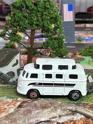 Maisto 1960s Volkswagen Camper 1:64 White Diecast EX Condition VW Bus - Image 1 of 4