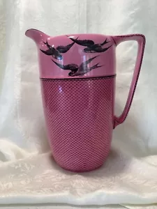 GRIMWADES “SWALLOWS” 1930s LARGE RARE PINK & BLACK DESIGN WATER JUG WITH HANDLE - Bild 1 von 9