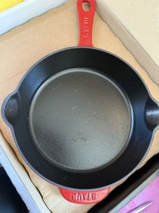 STAUB Padelle in Ghisa 8,5 Pollici Tradizionale Padella Profonda Ciliegia, - Foto 1 di 3