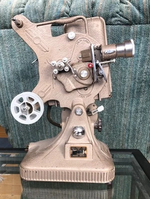 Projetor Keystone Vintage 16mm, Modelo K-160 (funciona, mas não foi testado) - Imagem 1 de 4