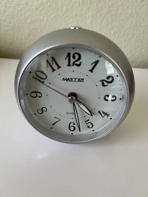 Desktop or Travel Mechanical Alarm Clock Night Luminous Digits/Dials Sweep Hands - Image 1 of 3