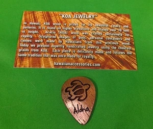 Maßgefertigtes Koa Holz Gitarrenplektrum - Meeresschildkröte mit Aloha personalisierter Gravur - Bild 1 von 6
