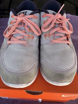 NIKE Women’s 9.5 Free Run 5.0 Gray/Purple Women’s Running Tennis Shoes Gym Walk - Image 1 of 4