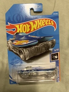 (NEW) Hot Wheels Mad Splash 6/10 - Picture 1 of 3