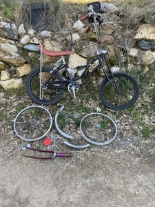 Vintage Schwinn Stingray - Picture 1 of 9