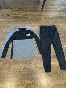 Under Armour Boys Youth Medium 2 Pieces (1 LS Shirt/1 Pants) - Picture 1 of 5