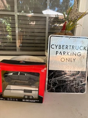 New  1:32 Scale Silver CHE ZHI Tesla Cyber Truck, Quad, Camper Model Diecast - Image 1 of 2