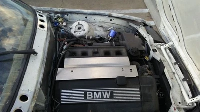Cubierta de línea de combustible del motor BMW E46 1999: aluminio desnudo en blanco *Letras personalizadas mensaje Foto 1 de 4
