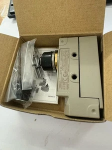 OMRON 09518Z4 Limit switch ZE-N-2G - Picture 1 of 2
