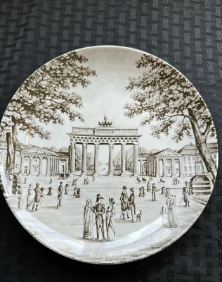 Berlin Brandenburger Tor Um 1818 Collector Plate  Forstenberg West Germany 7.5" - Image 1 of 3