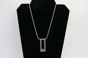 Collar Tono Plateado J1A NINE WEST con Cristales Rojos y Acento Amatista con Etiqueta - Imagen 1 de 6