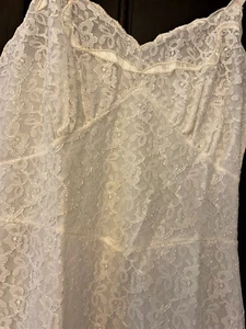 De colección Vanity Fair Encaje Nylon Deslizamiento Completo, Correas Ajustables, Apliques de Satén, Talla 32 (0) - Imagen 1 de 11