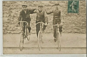 C.P.A / PHOTO /THÈME / VÉLOS / N°2 - Foto 1 di 1