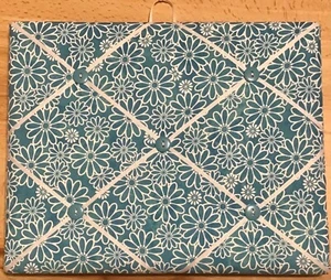 French Bulletin Board Photo Memo Turquoise White Floral Daisy Print 8 x 10 inch - Picture 1 of 3
