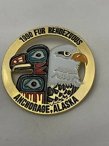 1990 Fur Rendezvous Eagle Totem Eagle Anchorage Alaska Pin - Picture 1 of 3