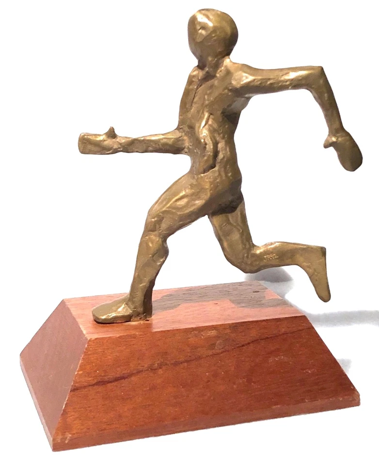 J R 1992 BRONCE BRUTALISTA ABSTRACTO MODERNISTA FIGURA CORREDORA ESCULTURA BASE DE MADERA Foto 1 de 4