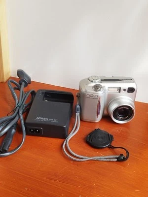 Nikon Coolpix 885  - Immagine 1 di 4