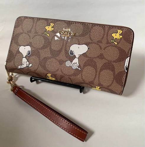 Portafoglio rotondo Coach X Peanuts con cerniera lunga con Snoopy Woodstock Friends CE705 nuovo