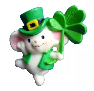 Hallmark PIN St Patrick Vintage MOUSE White Shamrock TOP HAT 1981 Irish Brooch - Bild 1 von 2