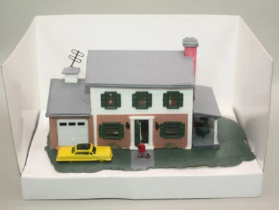Bachmann N Scale Two Story House 45813 - Image 1 of 4