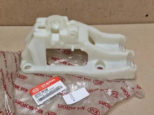 Kia Soul Shift Lever Bracket 2009-2011 437312K100 43731-2K100 Genuine NEW OEM - Picture 1 of 8