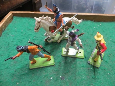 VINTAGE BRITAINS DEETAIL AMERICAN APACHE INDIANS & PINTO HORSE  X 4 1:32 UK C - Image 1 of 4