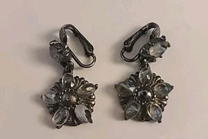Vintage Clip-on Clasp Earrings Flowers - Picture 1 of 7