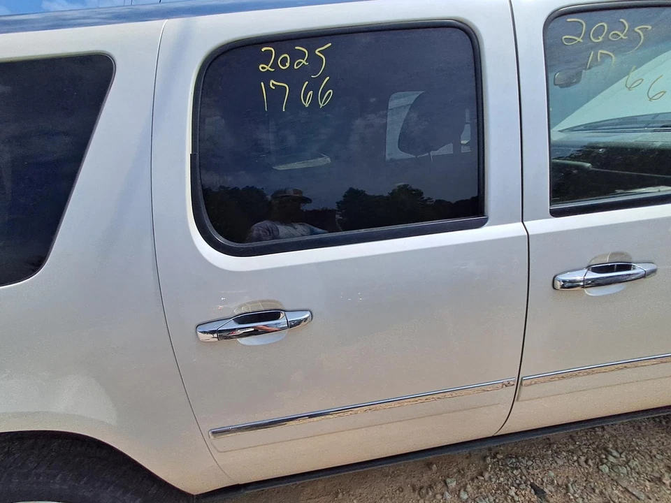 Used Rear Right Door Assembly Rear Side fits: 2011 Gmc Yukon xl 1500 Rear Right - Image 1 of 4