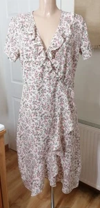Boohoo Size 16 Cream Floral Short Sleeve Wrap Dress - Picture 1 of 6