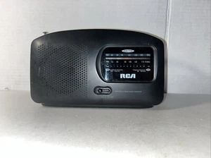 RCA RP7664A Portable 2 Band Radio Receiver - Picture 1 of 6