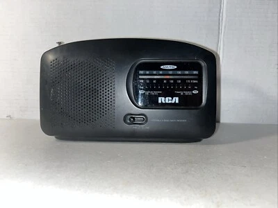 RCA RP7664A Portable 2 Band Radio Receiver - Image 1 of 4