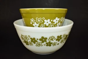 Vintage Pyrex Crazy Daisy Spring Blossom Green Mixing Bowl Set of 2 - Picture 1 of 7