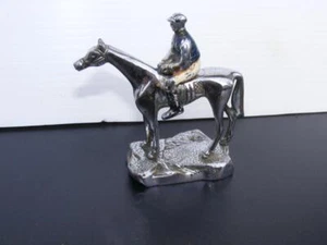 Mascota de coche de jinete y caballo de colección probablemente un Desmo. - Imagen 1 de 7