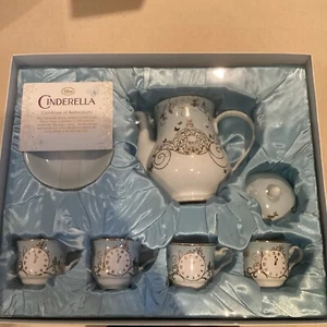 Disney Store Cinderella Princess Limited Edition 3000 Goldfolie Teeservice - Neu - Bild 1 von 3