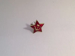 RUSSIAN SOVIET ARMY UNIFORM  METAL SOLDIER HAT BADGE USSR MILITARY PIN - Picture 1 of 2